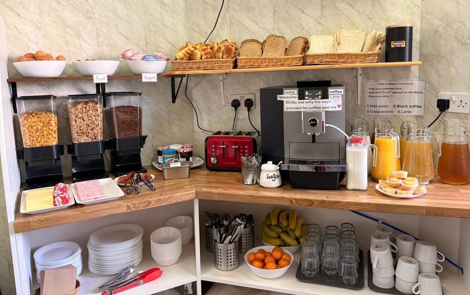 Coffee/tea facilities, Food and drinks, Food, Breakfast, Continental breakfast, toaster