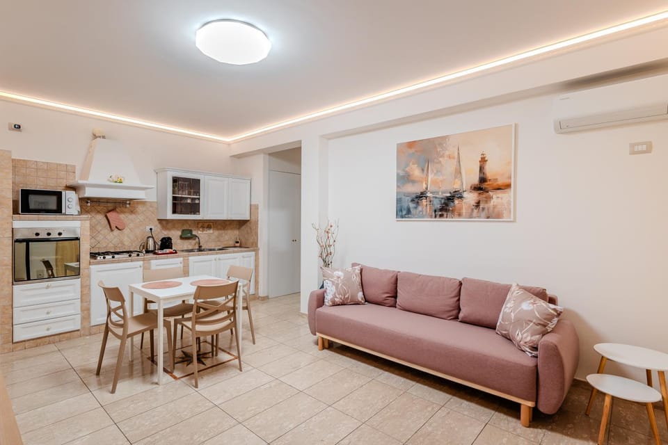 Kitchen or kitchenette, Living room, Seating area, Dining area, oven, stove