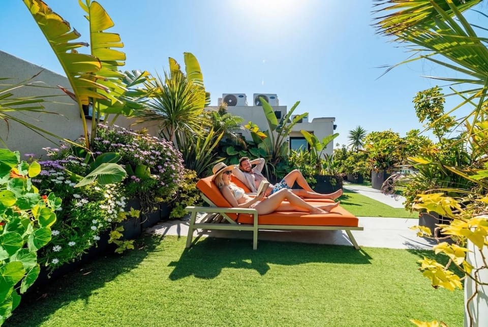 Balcony/Terrace, sunbed