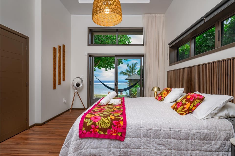 Bed, Bedroom, Sea view, Sea view, towels