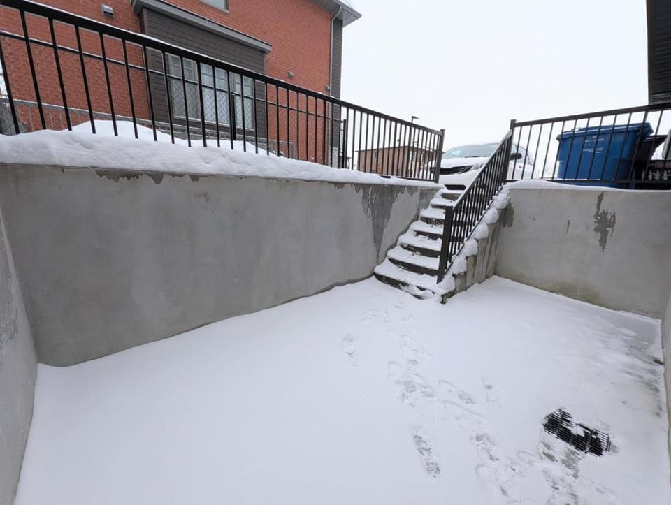 Cozy 1BR Apt perfect for Couple Apartment in Longueuil