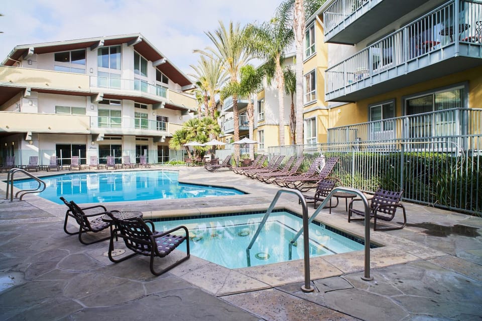 Hot Tub, Swimming pool