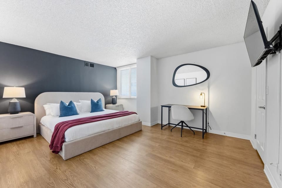 Bed, TV and multimedia, Photo of the whole room, Bedroom