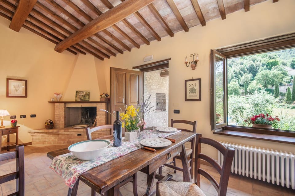 Dining area, Garden view, fireplace