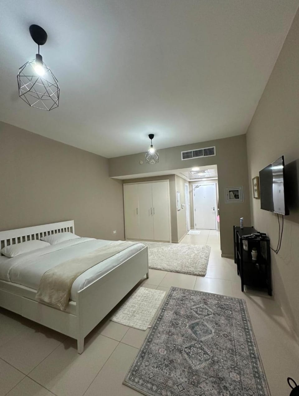 Cosy Studio - Desert Breeze Apartment in Dubai