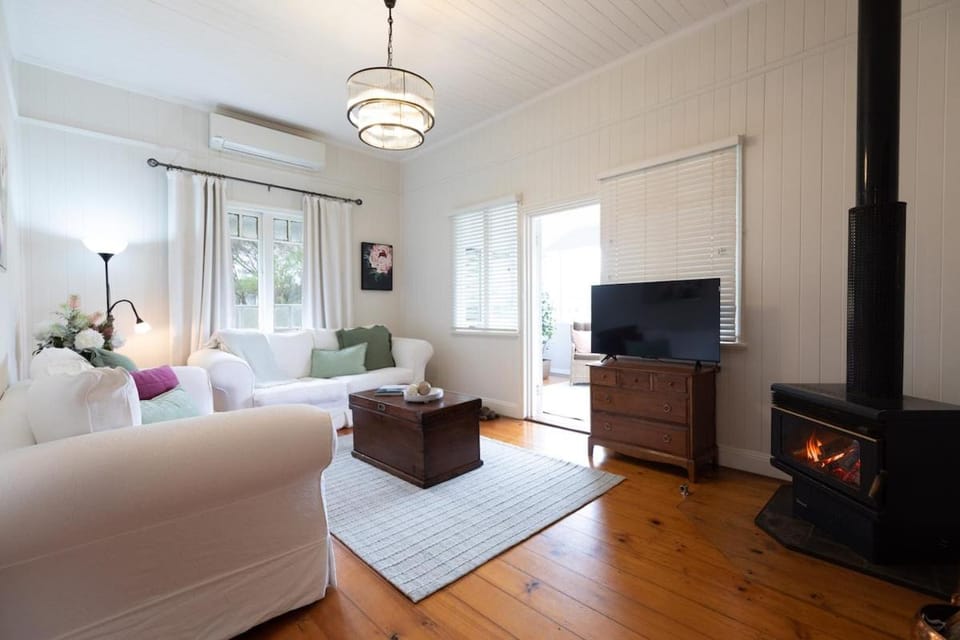 Serendipity - by the CBD, Garden Parks and Glennie House in Toowoomba