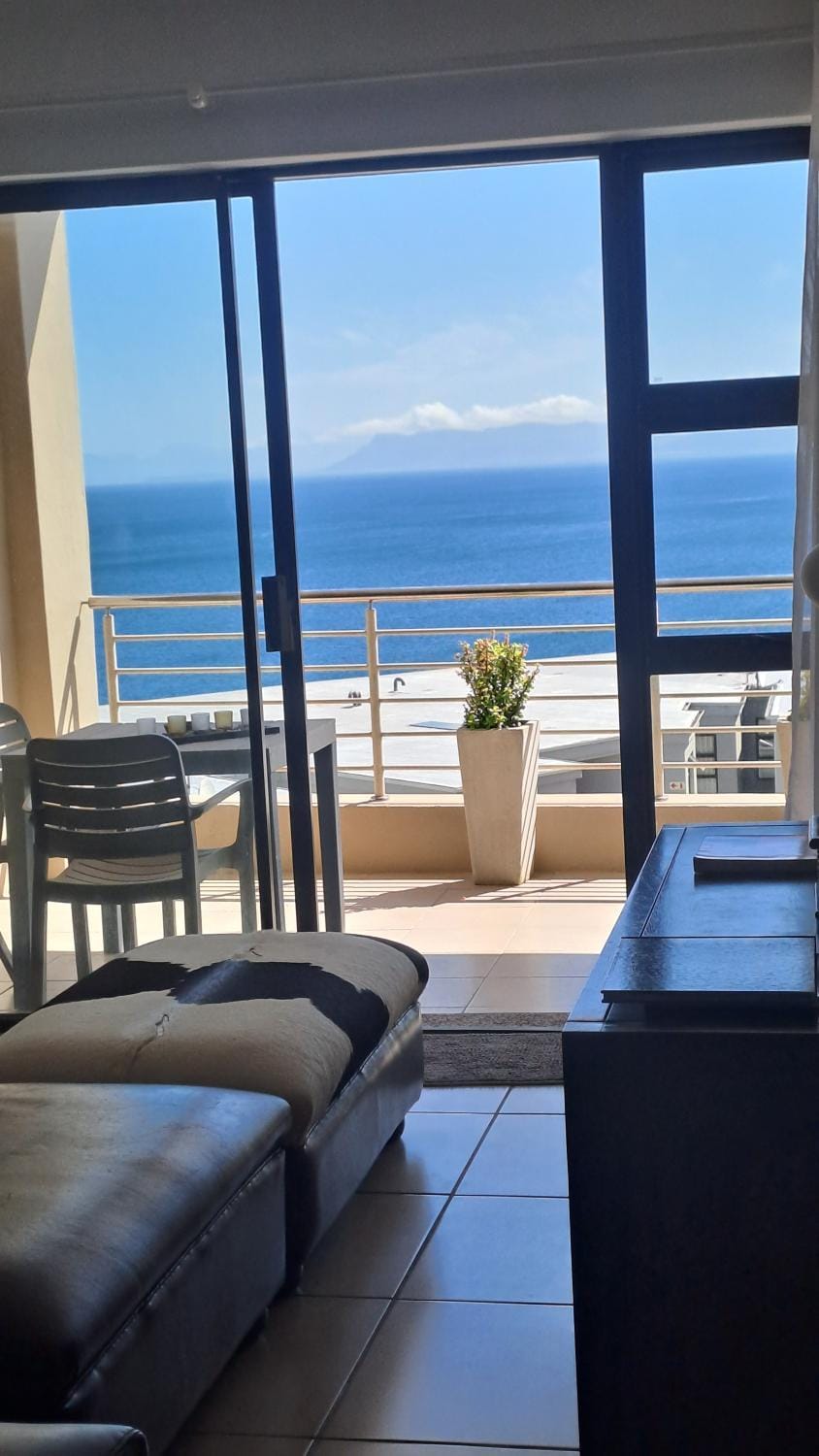 Natural landscape, Balcony/Terrace, Living room, Mountain view, Sea view