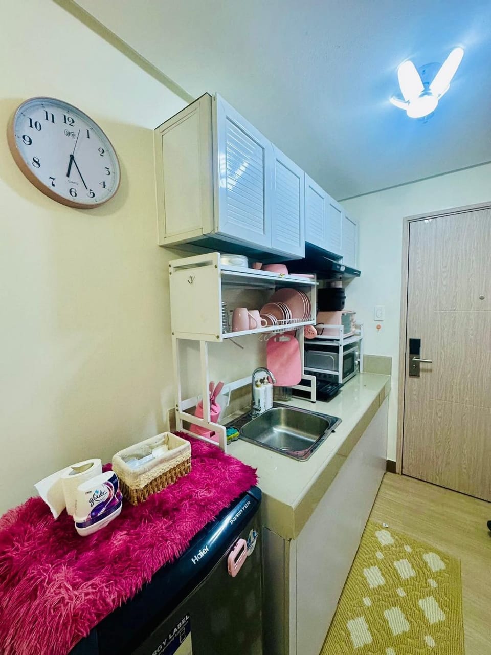 Cozy Haven Staycation At Trees Residences Bed and Breakfast in Quezon City