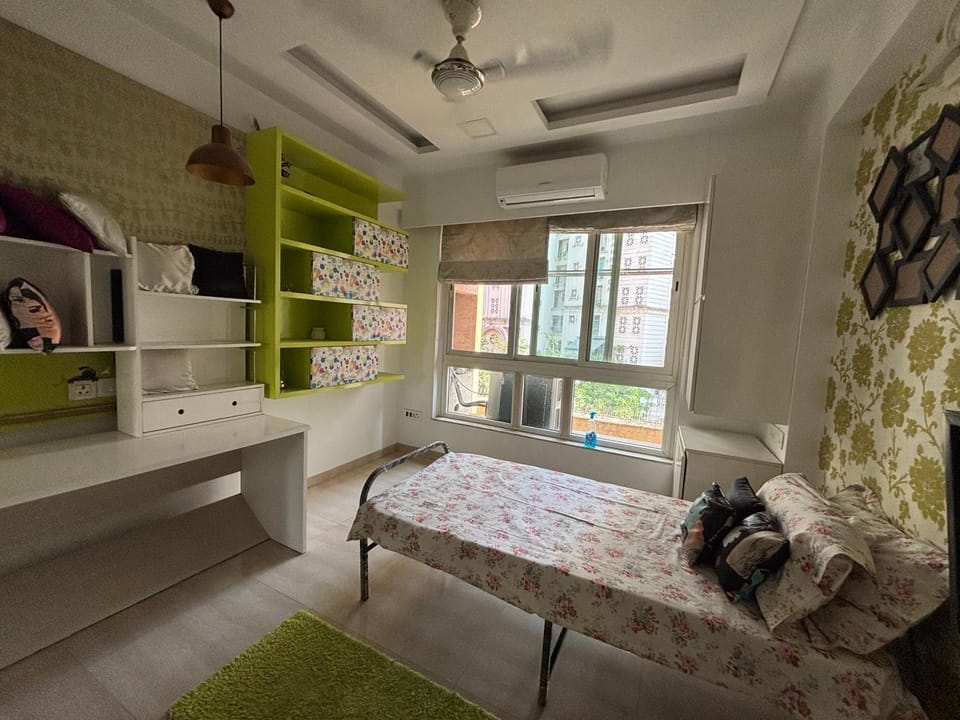 Tastefully done 2BHK cozy flat with artistic charm Apartment in Thane