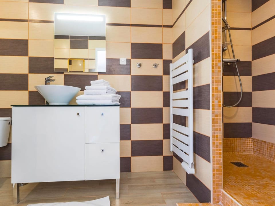 Chambre avec terrasse privative - FR-1-306-1340 Bed and Breakfast in Pays de la Loire