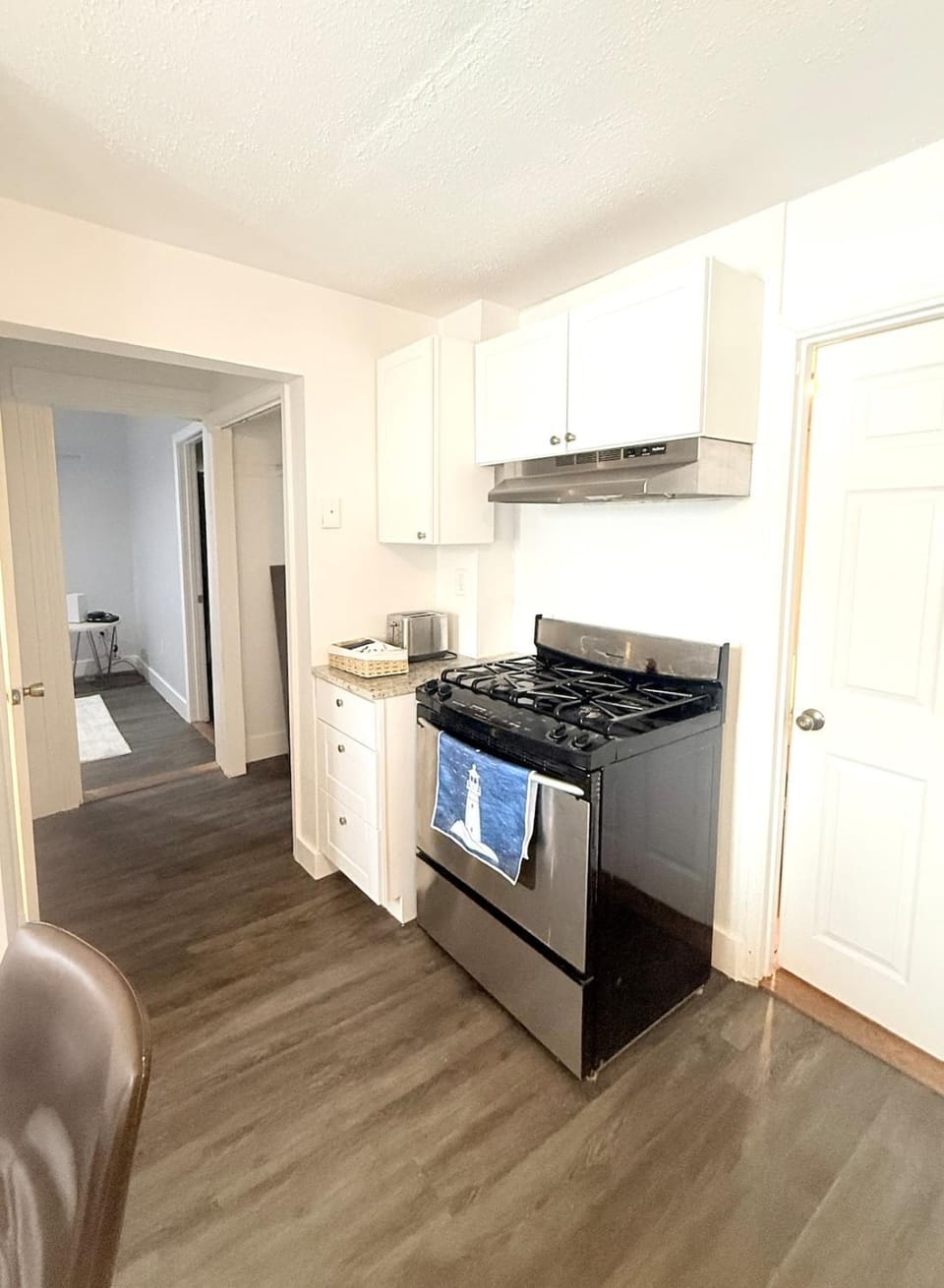 Kitchen or kitchenette, minibar, oven