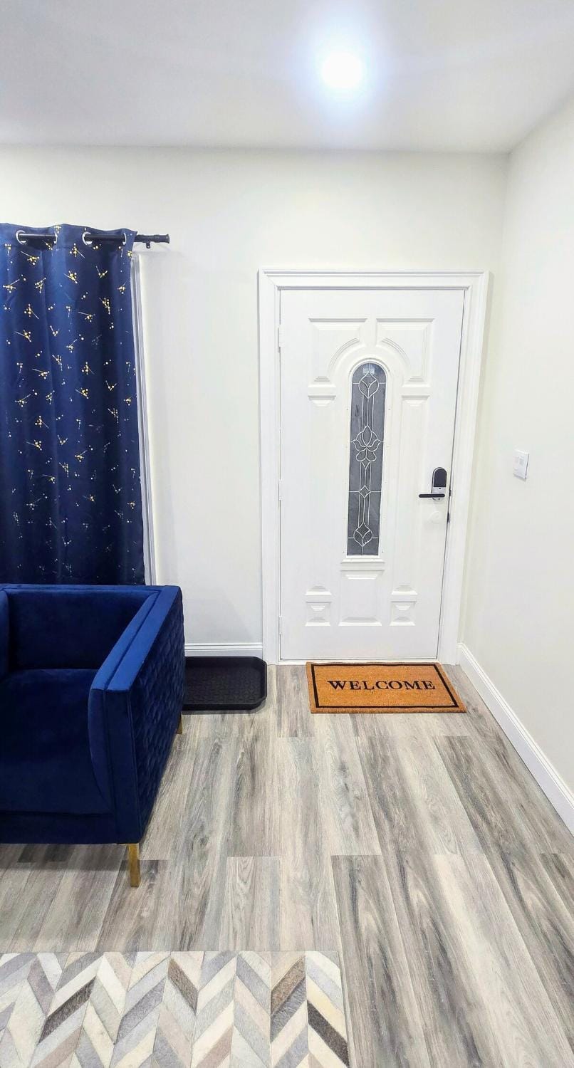 New 2BR Walk 2 Niagara Falls In 5 Min-Free Parking Apartment in Niagara Falls