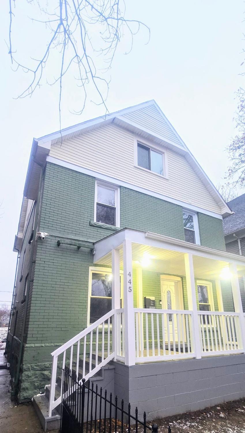 New 2BR Walk 2 Niagara Falls In 5 Min-Free Parking Apartment in Niagara Falls