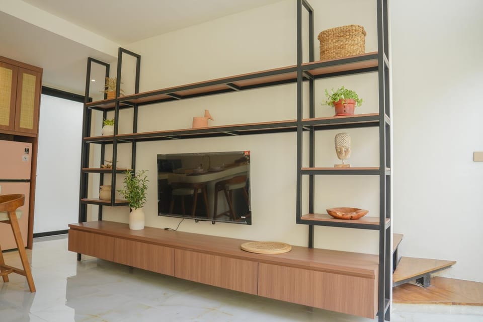 Property building, TV and multimedia, Living room, Seating area