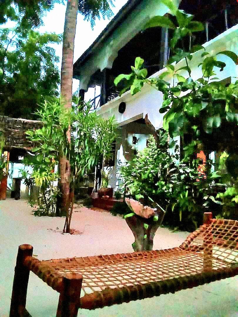 Property building, Restaurant/places to eat, Breakfast