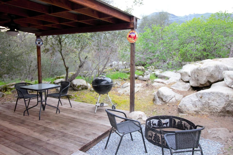 Balcony/Terrace, Entertainment, fireplace