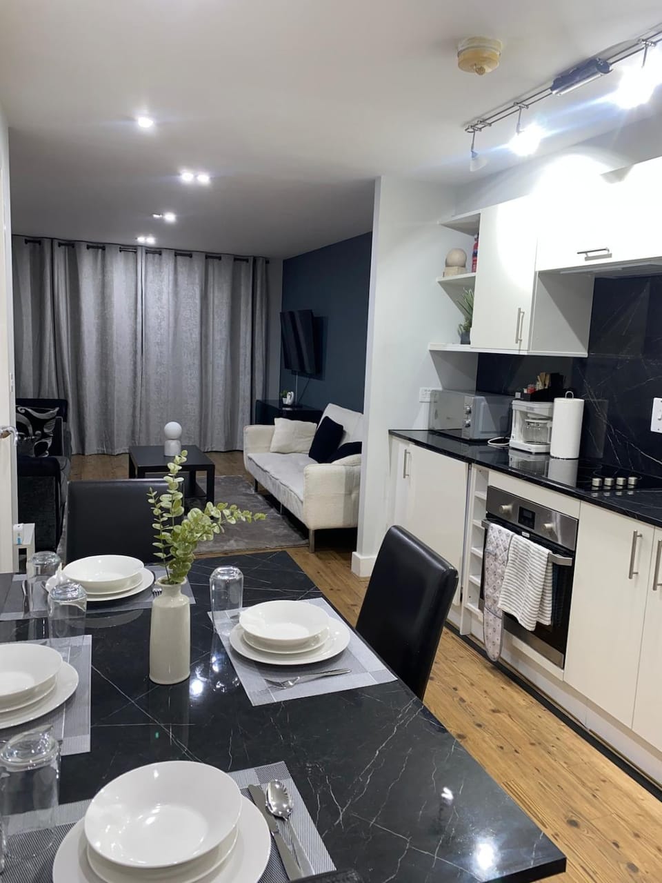 Stylish 2 bed in prime location with Free Parking Apartment in Birmingham