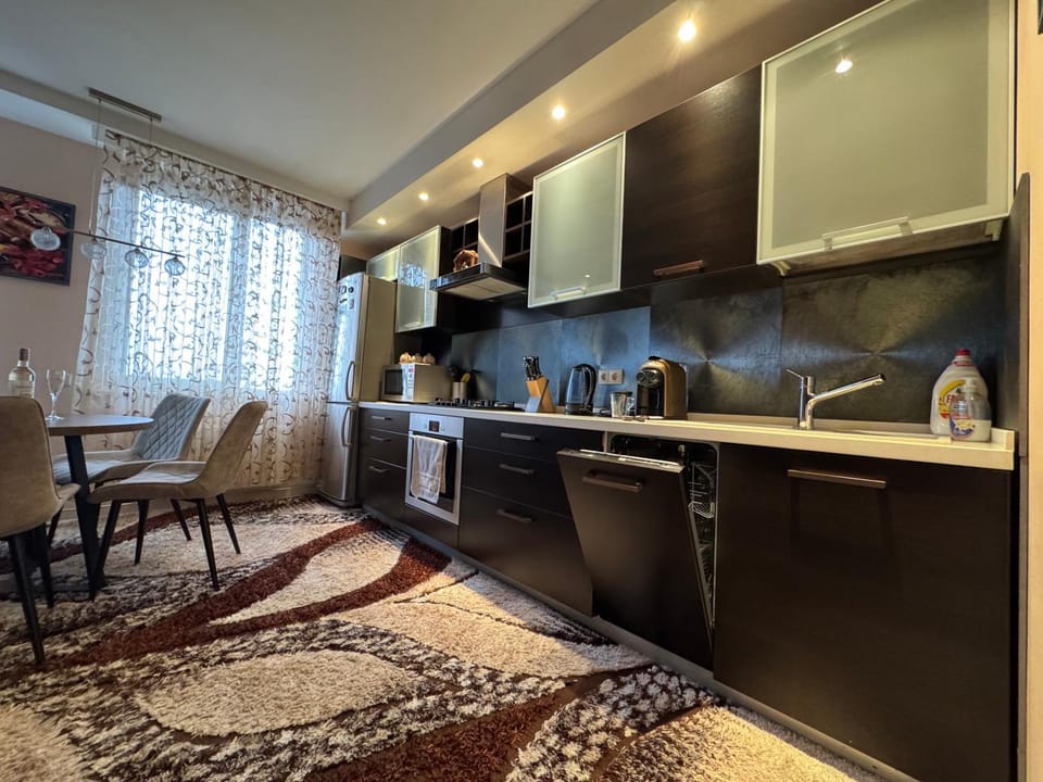 Cozy apartment 70m2 near the Rose Valley Park Apartment in Chișinău