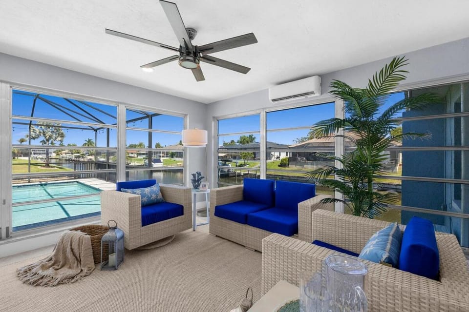 Waterfront Oasis Villa in Cape Coral