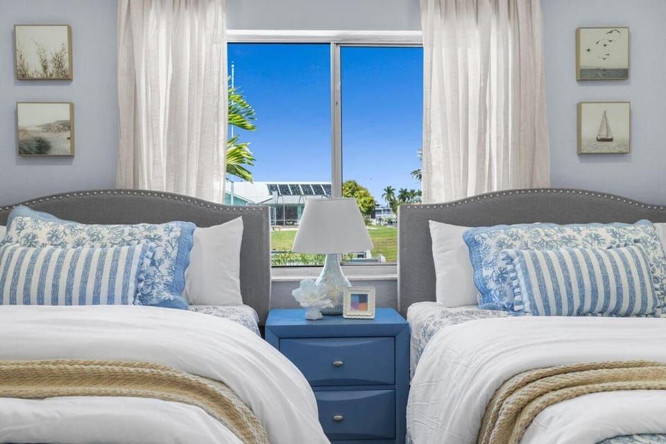 Waterfront Oasis Villa in Cape Coral