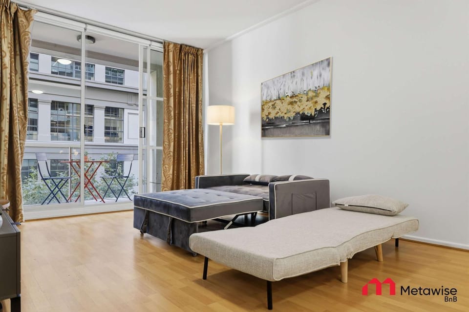 Bed, Living room, Photo of the whole room, Seating area