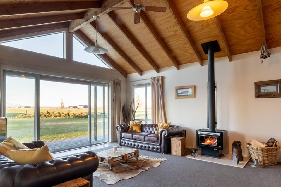 View (from property/room), Living room, Logo/Certificate/Sign, Garden view, Landmark view, Mountain view, fireplace