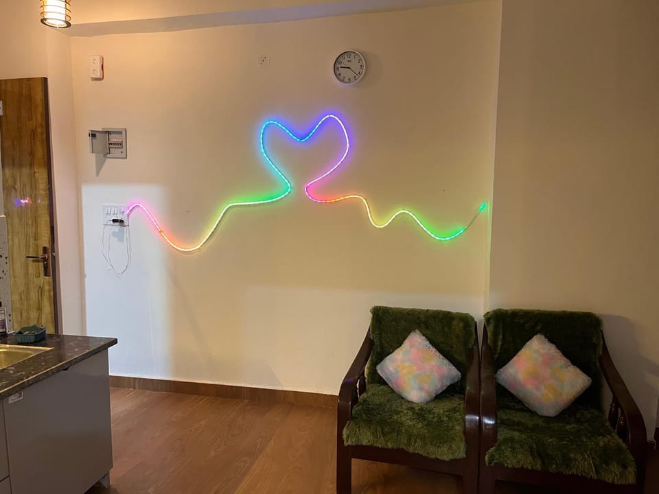Quantum stay 1 BHK couples family corporate Apartment hotel in Noida