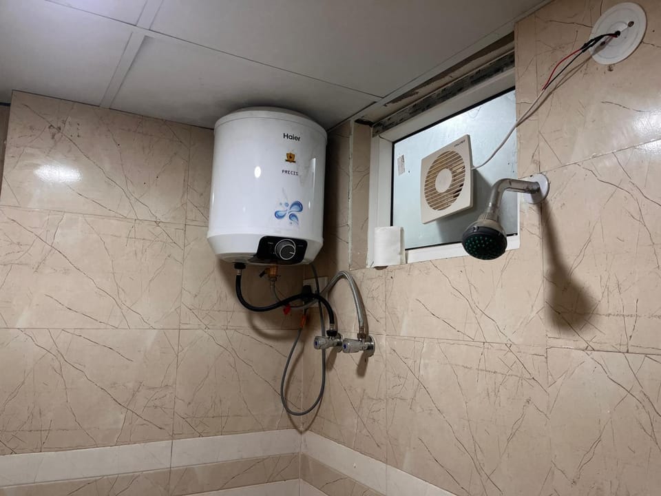 Quantum stay 1 BHK couples family corporate Apartment hotel in Noida