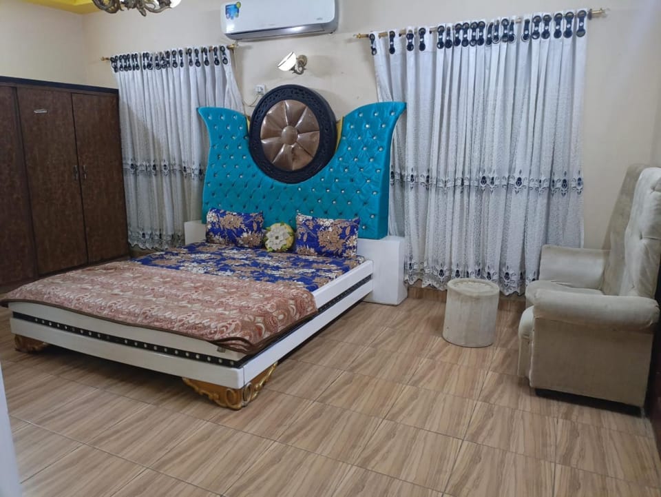 First Floor Guest House Bed and Breakfast in Karachi