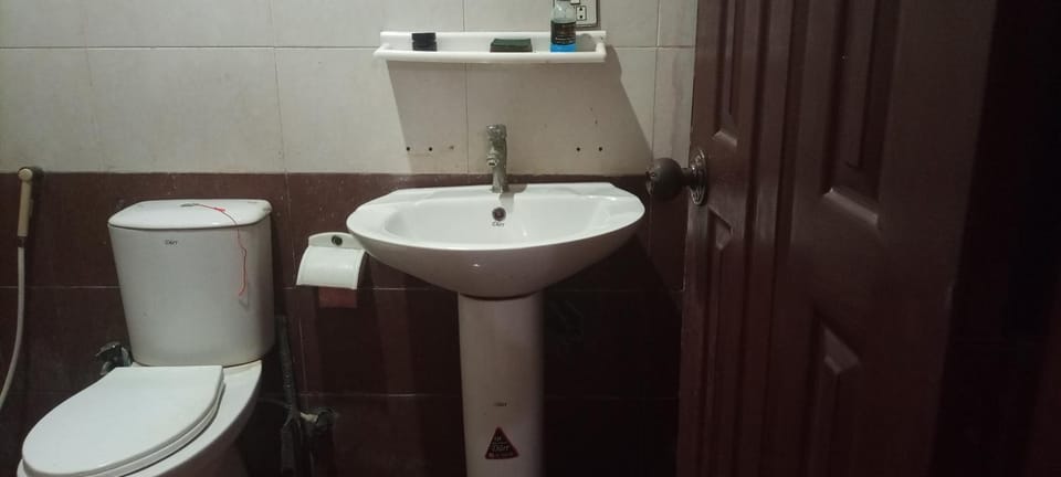 First Floor Guest House Bed and Breakfast in Karachi