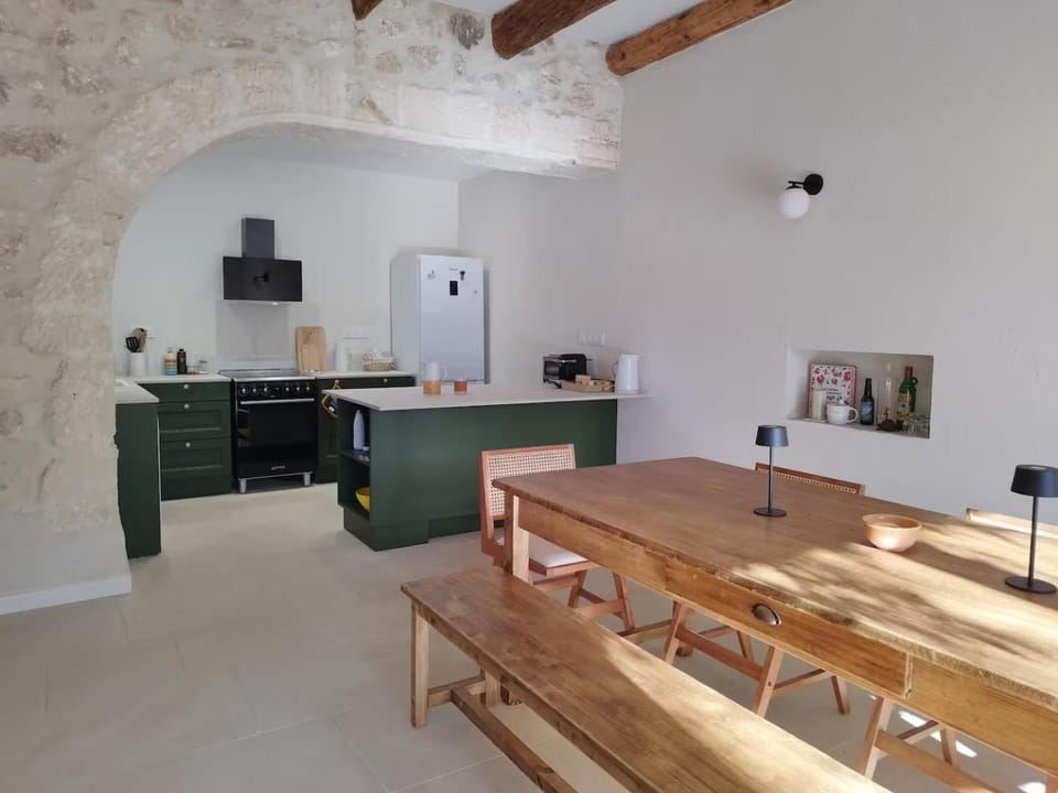 Dining area, kitchen