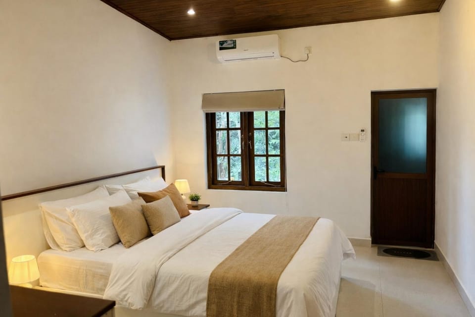 Bed, Bedroom, air conditioner