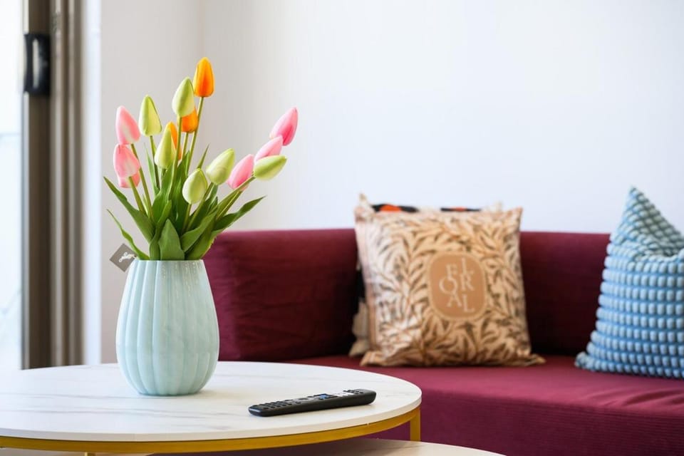 Ryde Comfortable 2BR Stay near Shopping Centre Apartment in Sydney