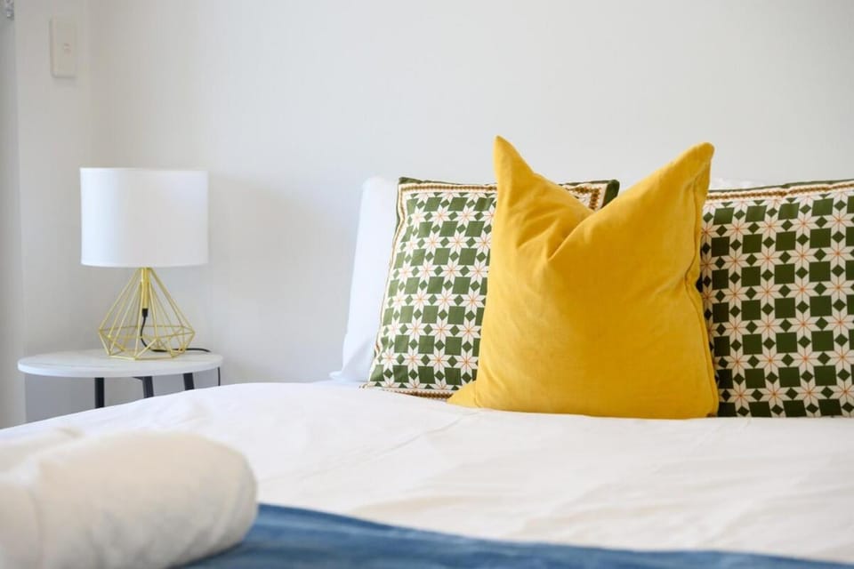 Ryde Comfortable 2BR Stay near Shopping Centre Apartment in Sydney