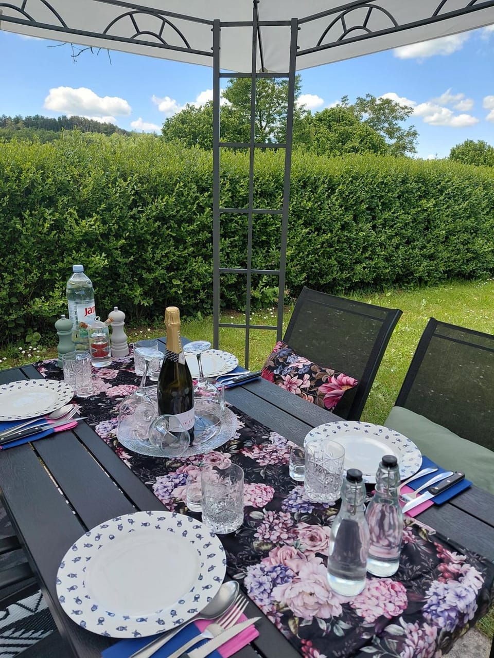 Garden, Dining area