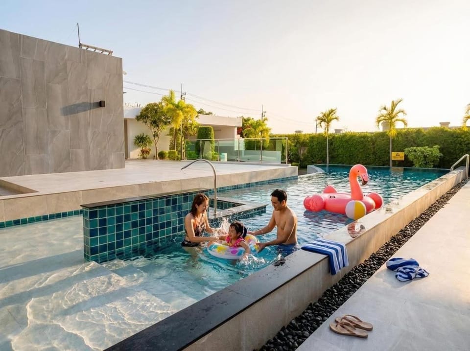 Holiday villa near Pattaya Elephant Village Villa in Pattaya City