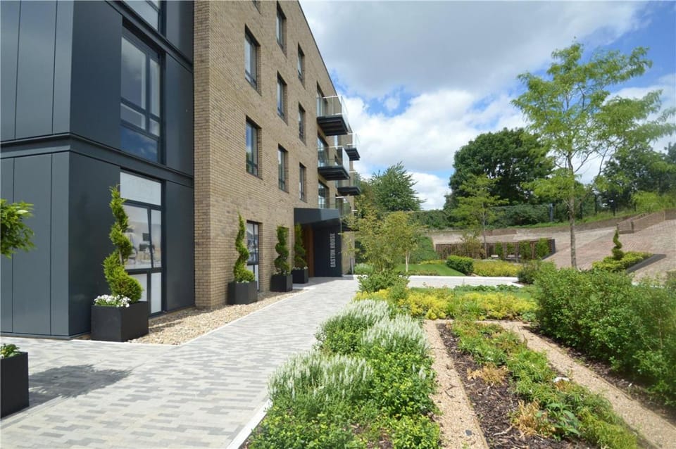 Property building, Day, Neighbourhood, Garden view, Street view