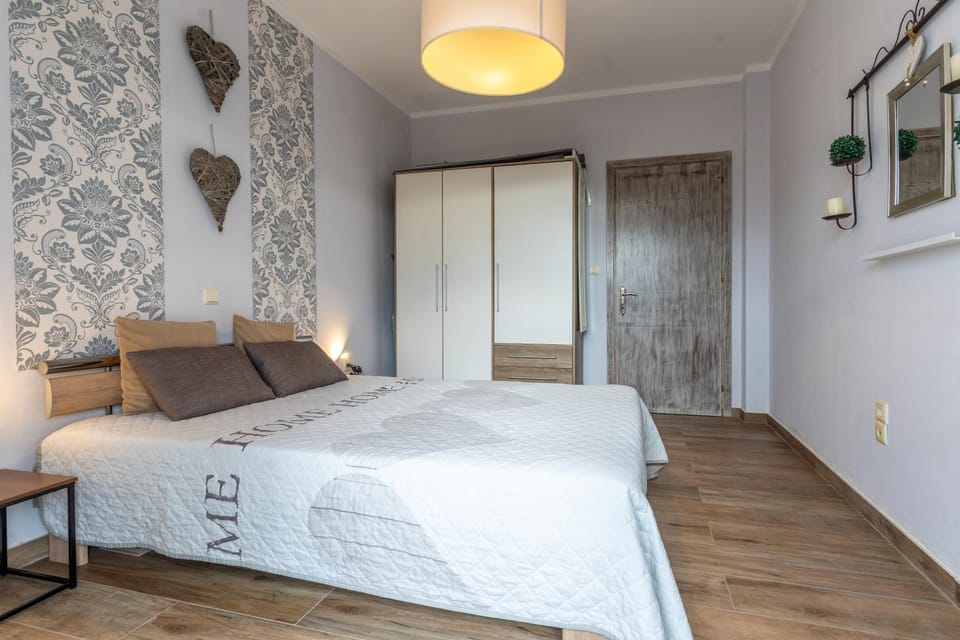 Bed, Photo of the whole room, Bedroom, wardrobe