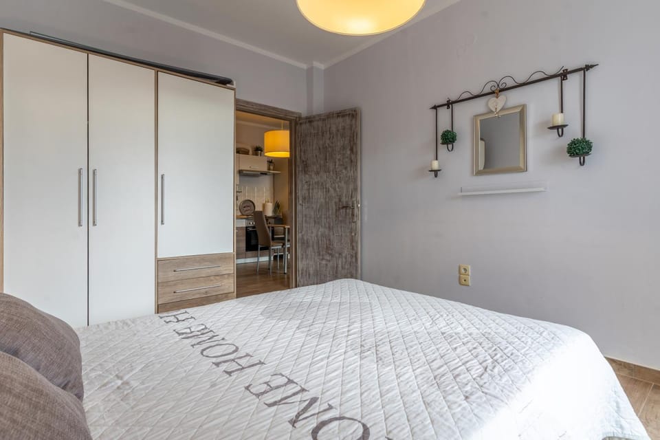 Bed, Photo of the whole room, Bedroom, wardrobe