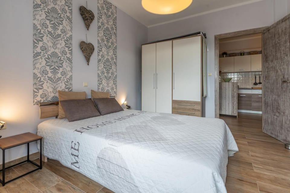 Bed, Photo of the whole room, Bedroom, wardrobe