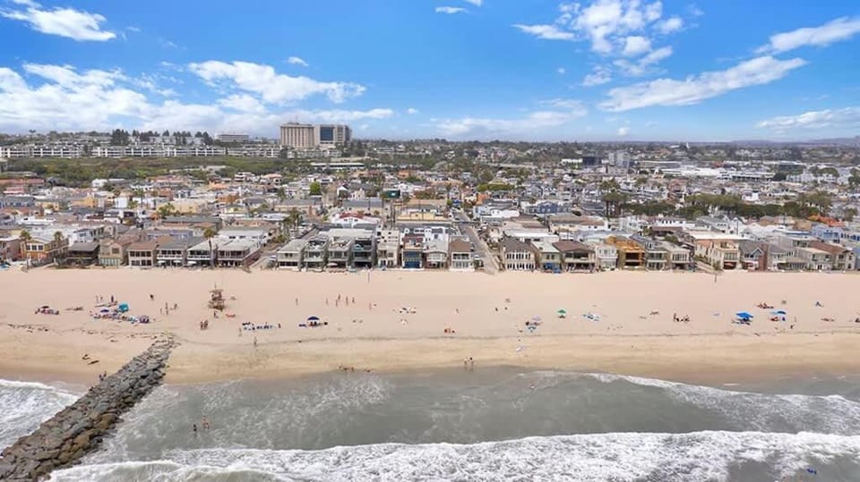 3903 Seashore A - Location! On The Beach House in Balboa Peninsula