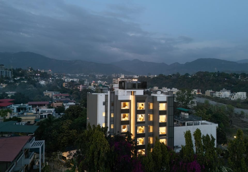 Property building, Facade/entrance, Mountain view, River view