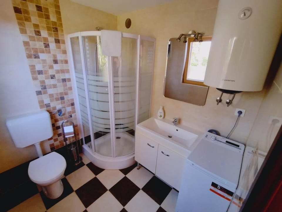 Shower, Toilet, Bathroom, washing machine