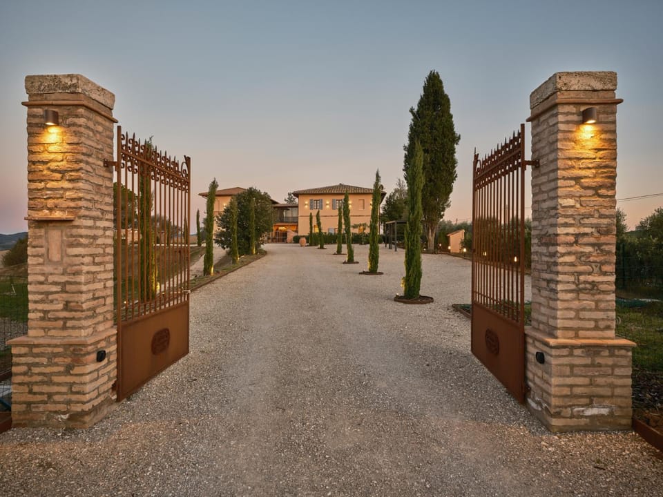 Property building, Facade/entrance, Parking
