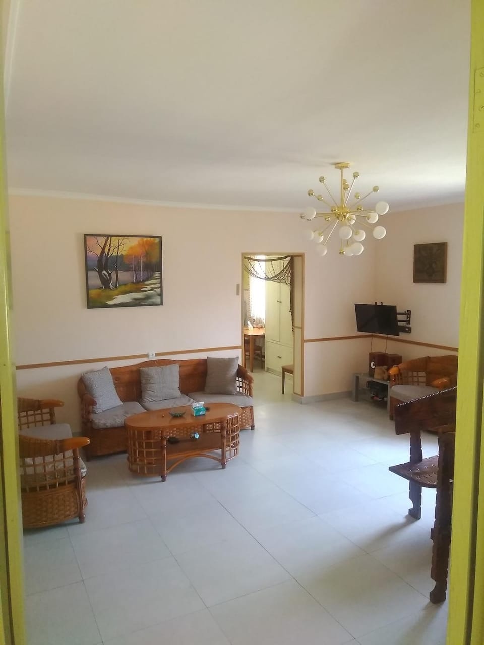 TV and multimedia, Living room, Seating area, Dining area