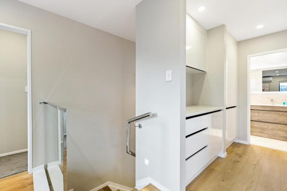 Modern Central 4BRM with Aircon, heating and Parking House in Auckland