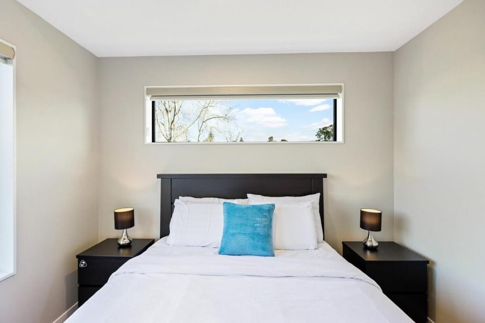 Modern Central 4BRM with Aircon, heating and Parking House in Auckland