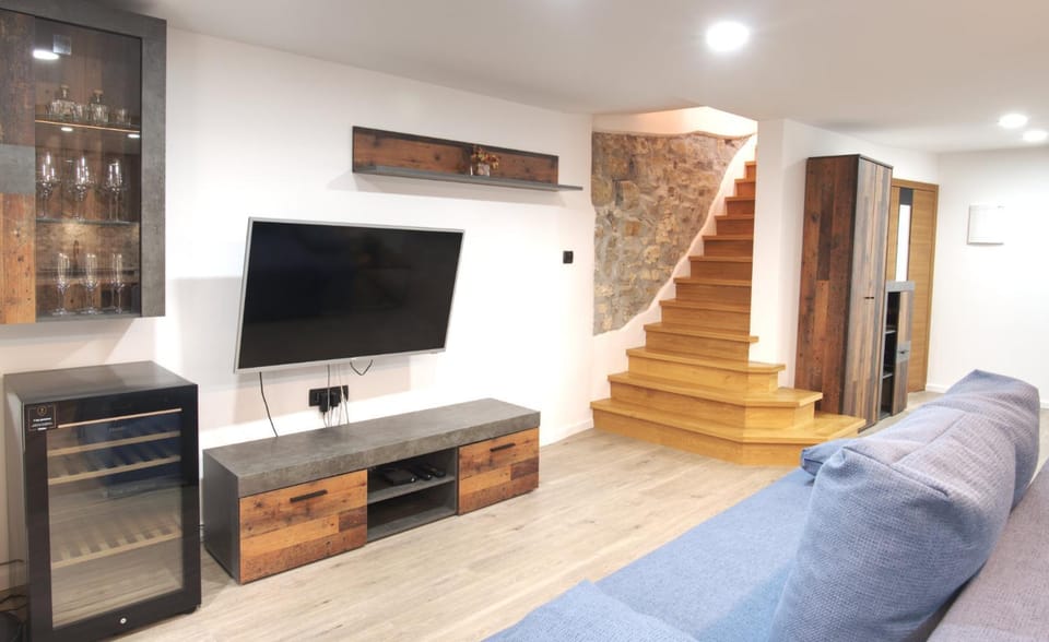 Communal lounge/ TV room, Communal lounge/ TV room, TV and multimedia