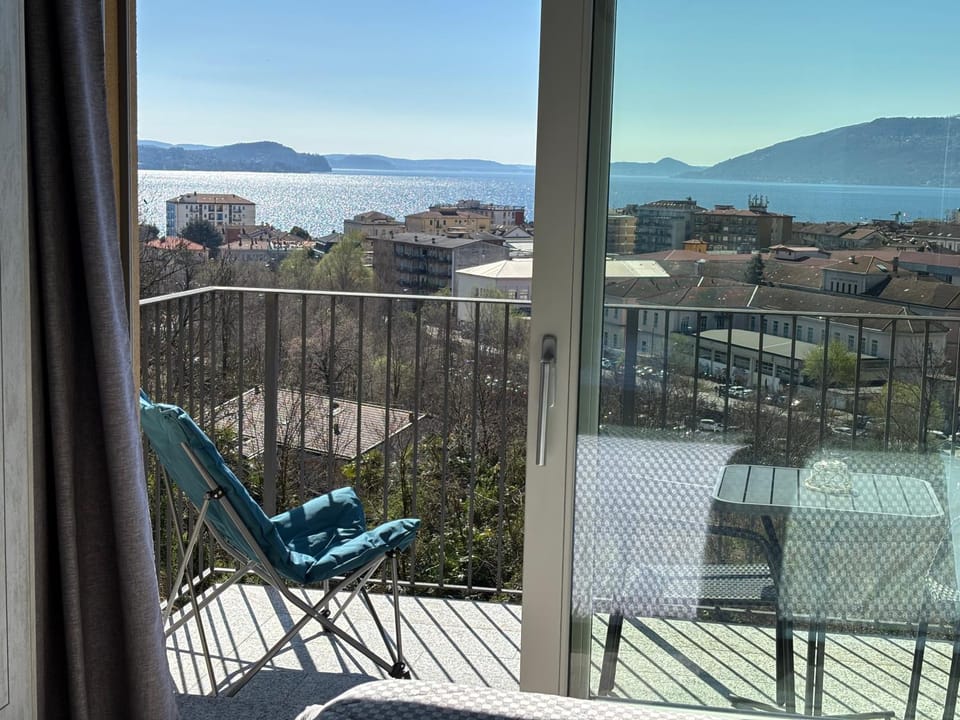 Natural landscape, View (from property/room), Balcony/Terrace, Lake view, Mountain view