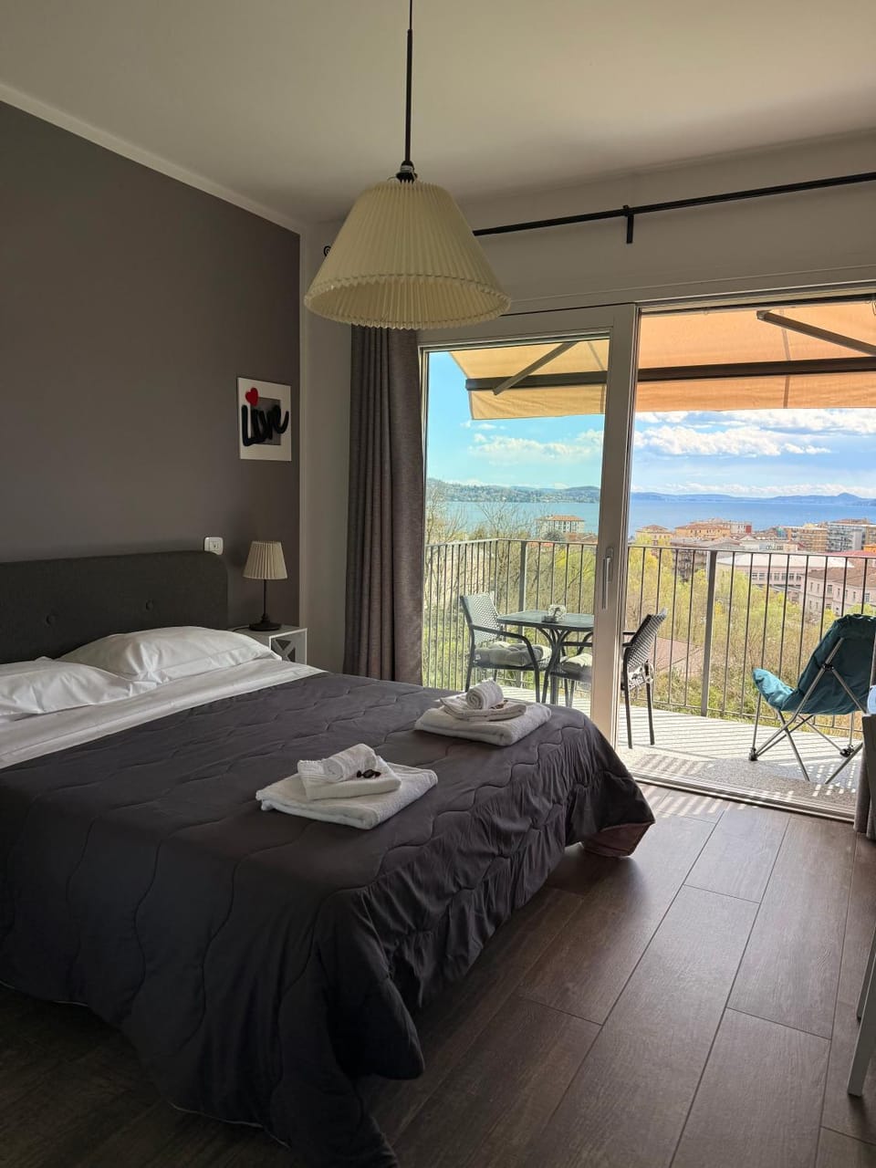 Natural landscape, View (from property/room), Balcony/Terrace, Photo of the whole room, Bedroom, towels